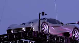 Voando pelos ares enquanto pessoas ofereciam somas obscenas de dinheiro por ele: assim transcorreu o leilão deste carro exclusivo; um dos apenas cinco existentes no mundo