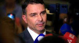 Indicado por Bolsonaro como sucessor, Flávio promete negociar anistia como primeiro gesto