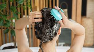 Esse é erro que faz seu couro cabeludo parecer sujo mesmo depois do banho