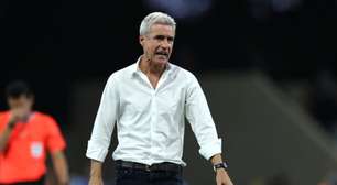 Nova direção do Grêmio mira a contratação de Luís Castro para ser o treinador em 2026