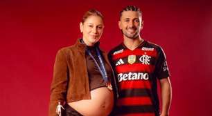 Giorgian Arrascaeta e Camila Bastiani celebram chegada do primeiro filho