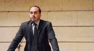 Carlos Bolsonaro mantém candidatura ao Senado por SC, Pedro Paulo pode tentar pelo RJ