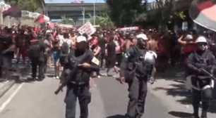 AeroFla para o Catar tem confusão, pedras e bombas de gás no Galeão