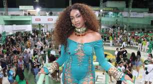 Rainha de bateria, Iza usa macacão com recortes em ensaio da Imperatriz Leopoldinense