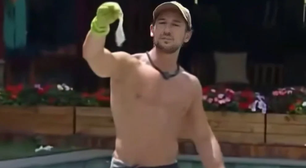 A Fazenda 17: Mesquita mostra camisinha após confusão