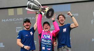 Rubens Barrichello é campeão da NASCAR Brasil