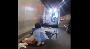 Paciente salta de ambulância em movimento durante transferência no Túnel Zuzu Angel, na Zona Sul