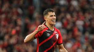 Vitor Bueno quer voltar ao Athletico-PR e diretoria avalia situação: "Bate na porta"