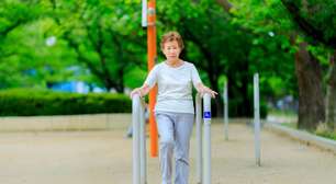 5 exercícios para idosos manterem a mobilidade nas festas de fim de ano