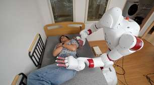 Robôs cuidadores e roupas com GPS: as apostas do Japão contra crise de demência entre idosos