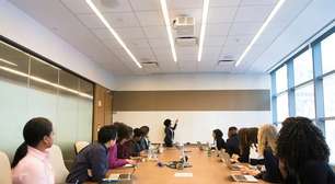 O criador do Slack critica a perda de produtividade causada pelo que ele chama de trabalho "falso"; por exemplo: uma reunião para preparar outra reunião