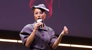 CCXP: Sabrina Sato usa look com "pneu" e mobiliza redes sociais