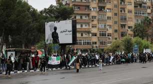 Um ano após a queda de Assad na Síria, celebração, medo e sectarismo marcam um país em transição