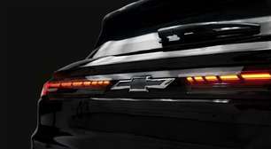 Chevrolet Sonic mostra detalhe da traseira em novo teaser e chega em 2026