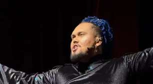 Ator de 25 anos que morreu durante espetáculo em teatro é enterrado