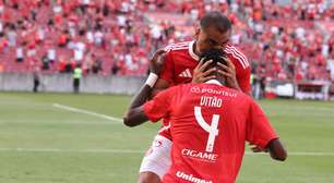 Vitão cumpre promessa no Beira-Rio após Inter escapar do rebaixamento