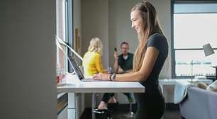 Os especialistas já tinham avisado: o trabalho remoto está afetando os trabalhadores jovens