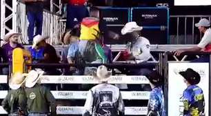 Juiz é agredido com capacetadas após desclassificar peão em rodeio