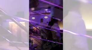 Atacante inglês acaba preso por confusão com torcedor após pedido por selfie; vídeo