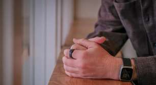 Pioneiros dos smartwatches, Pebble apresenta primeiro anel inteligente da marca e ele tem um microfone