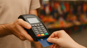 Especialista alerta para risco de golpes no cartão