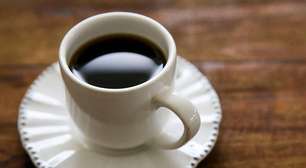 Tomar café sem açúcar traz benefícios à memória e longevidade, dizem estudos