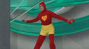 Renata Fan surpreende e aparece vestida de Chapolin em programa ao vivo