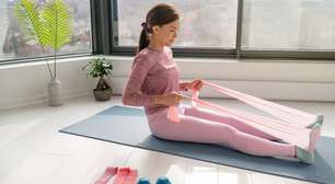 Pilates com pesos para iniciantes: nove exercícios simples para fortalecer todo o corpo, ideal para pessoas com mais de 50 anos