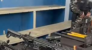 Evento em escola cívico-militar no Paraná exibe fuzis para estudantes