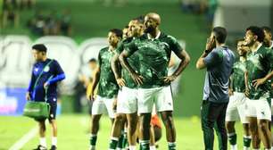 Goiás tenta negociar jogador, porém enfrenta dificuldades com atleta se apresentando