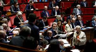 Votação do orçamento da Previdência racha base aliada e pode agravar crise política na França