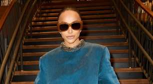 Sabrina Sato usa vestido azul-petróleo em look YSL de R$ 79 mil