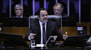 Quem é Glauber Braga, deputado que foi retirado a força da Câmara