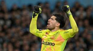 Rossi comenta sobre campo e celebra classificação do Flamengo