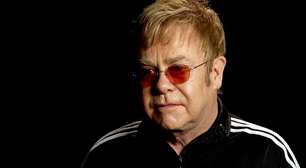 Elton John responde críticas e surpreende fãs ao mostrar "forno polêmico"