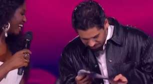 Passou vergonha? Público debocha de atitude de Zé Felipe em premiação: 'Não sabe ler'