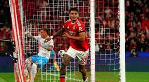 Ex-Palmeiras brilha, e Benfica vence o Napoli pela Champions