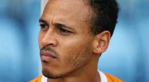 Bizarro! Clube leiloa camisa de jogador que nunca foi contratado