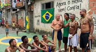 Romário brinca com "ameaça" de lendas do futebol pelo hexacampeonato da Seleção