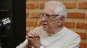 Carlos Alberto de Nóbrega critica horário de exibição de 'A Praça é Nossa': 'Irracional'