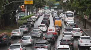 São Paulo registra recorde de congestionamento no ano com chuva e greve de ônibus