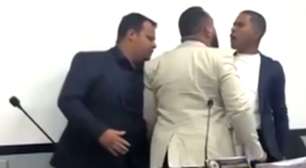 Vereadores trocam agressões durante sessão na Câmara de Tomar do Geru (SE)