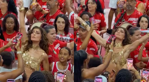 Juliana Paes se empolga no ensaio da Viradouro e 'vira' mestre de bateria