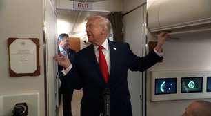 Trump tem entrevista interrompida por assessor 'preso' em banheiro no Air Force One