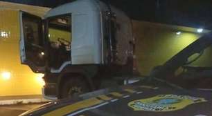 Carreta com mais de R$ 70 mil em débitos é apreendida pela PRF em Ijuí