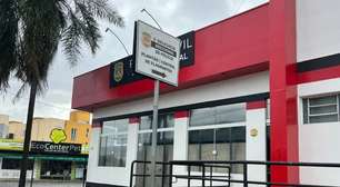 Homem mata pai estrangulado e depois arranca cabeça com enxada e alega ter ouvido vozes