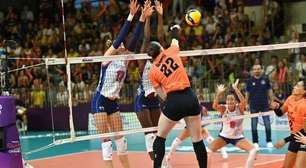 Osasco dá trabalho no início, mas perde para o Scandicci