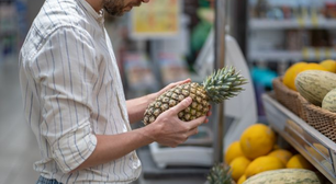 Como escolher fruta no hortifruti sem precisar ficar apertando elas