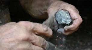 Descoberta arqueológica aponta que humanos dominaram fogo 350 mil anos antes do que se pensava