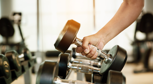 É iniciante na musculação? Saiba como ajustar cargas e repetições